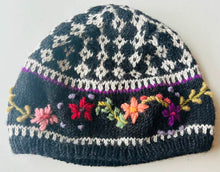 Load image into Gallery viewer, Daisy Hat in Black