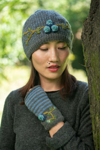 Olive Handwarmer in Navy
